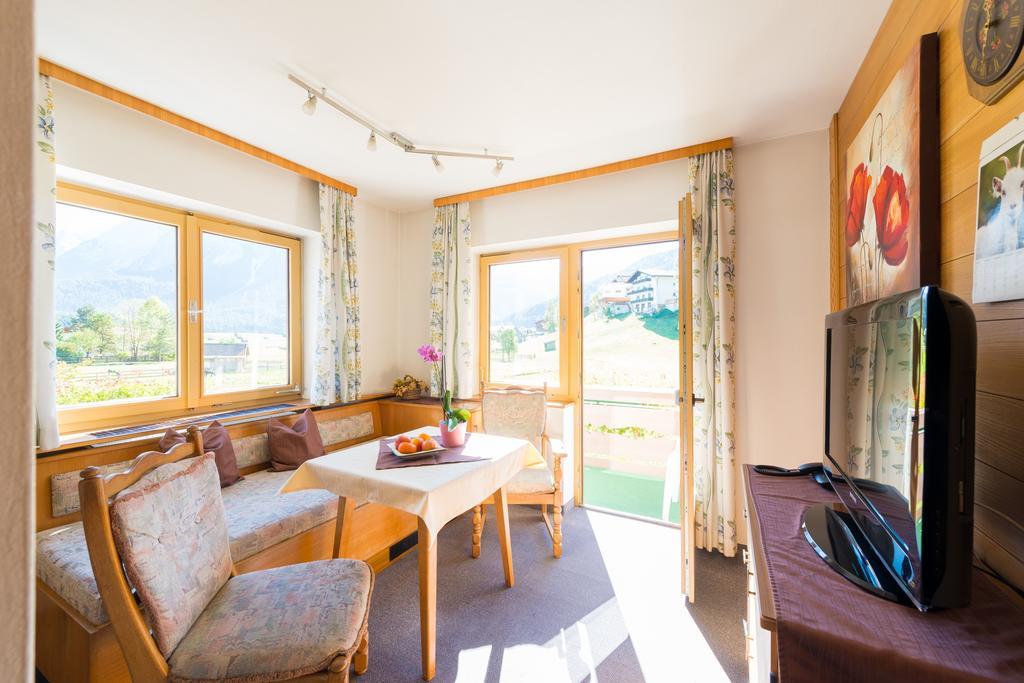 Haus Enzian Apartment Lermoos Phòng bức ảnh