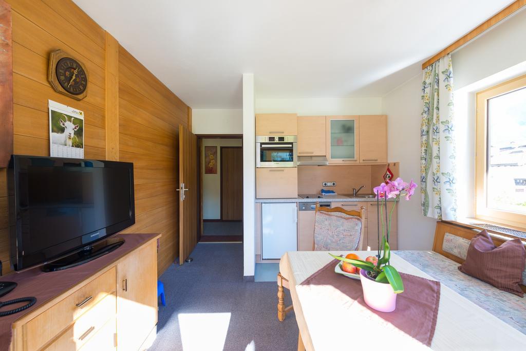 Haus Enzian Apartment Lermoos Phòng bức ảnh